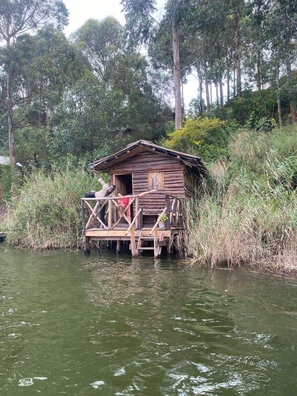 Om Hostel Bunyonyi Kabale ภายนอก รูปภาพ